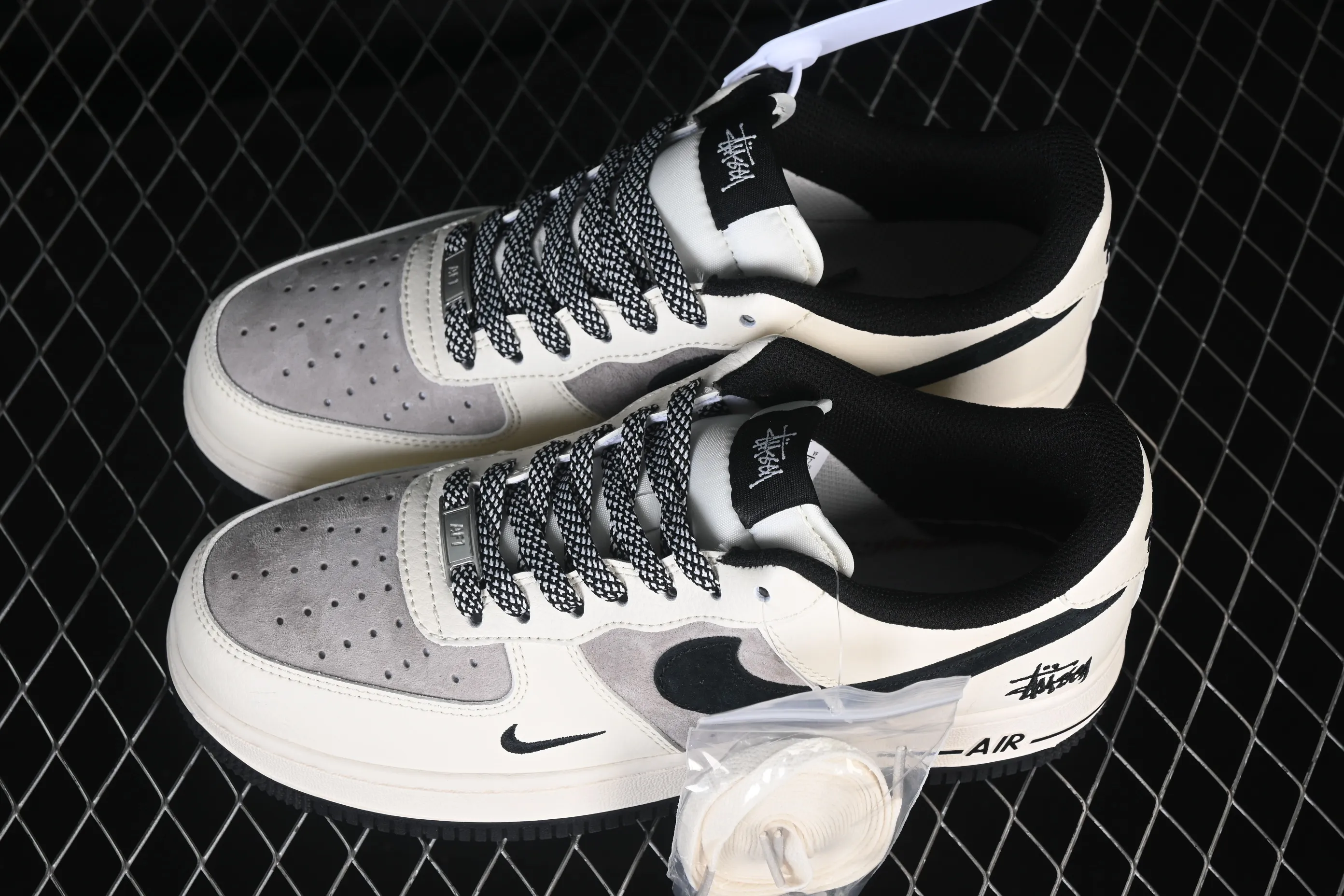 All categories Nk Air Force 1 Air Force series Nk Air Force 1 Low Air Force low-top Nike Air Force 1'07 Low Stussy co-branded white gray black Air Force 1 low-top casual sneakers XD9314-617
